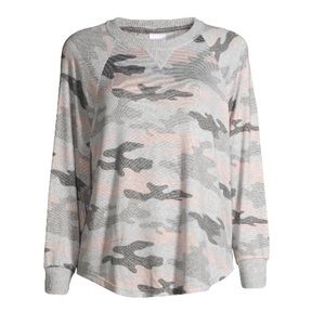 NWT Women's Camo Hacci Top